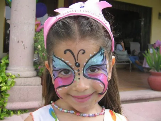 Pinta caritas en fiestas de cumpleaños.