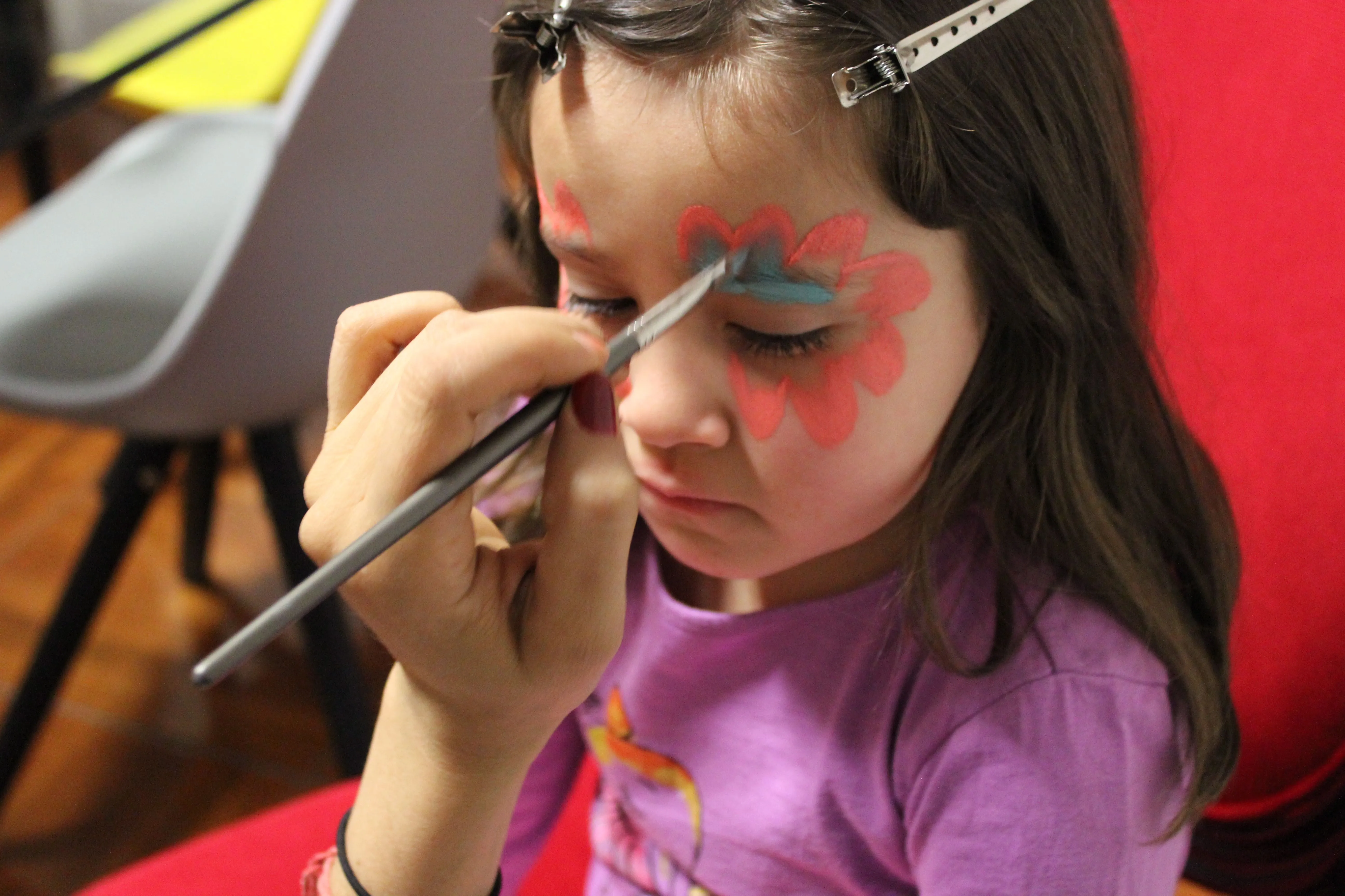 Pinta caritas para Halloween!-Niña | Mamá Extrema Pinta caritas para Halloween!-Niña | Mamá Extrema