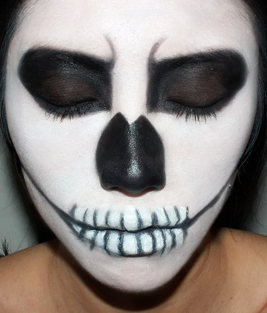 Cómo pintar la cara de esqueleto para Halloween? - Blog de Disfrazzes Cómo pintar la cara de esqueleto para Halloween? - Blog de Disfrazzes