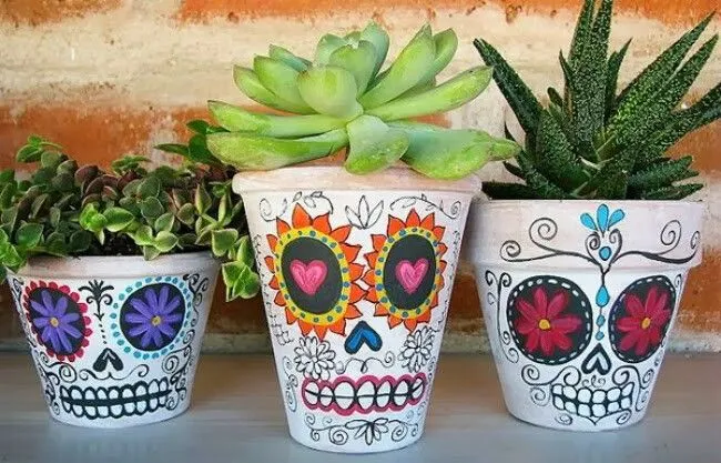 Macetas con Calaveras Las calaveras decoradas son un símbolo muy ...