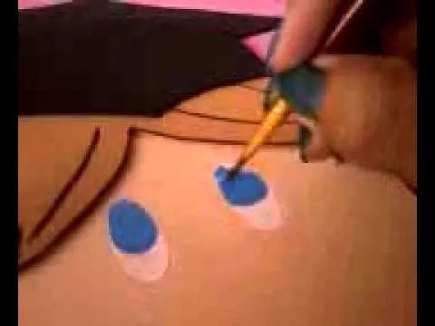 PINTAR OJOS EN FOMI - YouTube