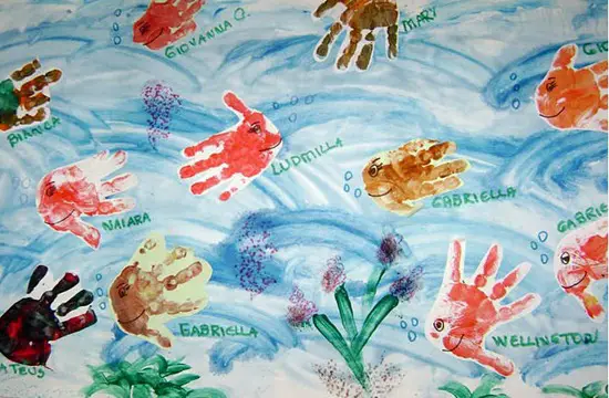 Pintar Peces de Colores con las Manos - Manualidades Infantiles Pintar Peces de Colores con las Manos - Manualidades Infantiles