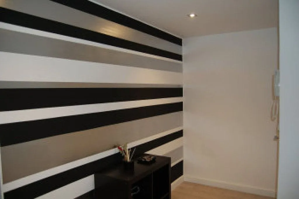Pintar rayas horizontales en el recibidor | Decorar tu casa es ...