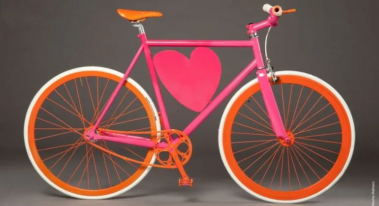 Pintura Agatha Ruiz de la Prada – Jafep colabora en el Rastrillo ...