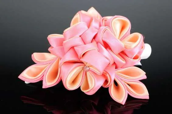 Pinza de raso en técnica kanzashi - Quito, Ecuador - Ropa / Accesorios Pinza de raso en técnica kanzashi - Quito, Ecuador - Ropa / Accesorios