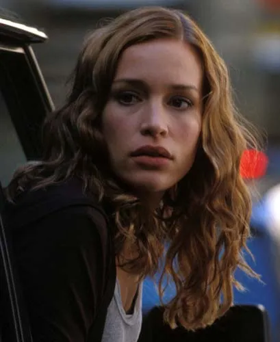 Piper Perabo foto Rosas rojas / 7 de 12