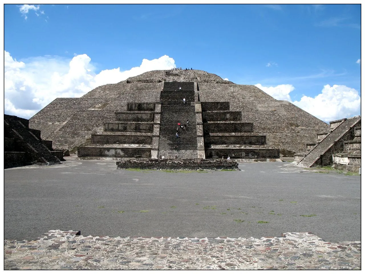 LA PIRAMIDE DEL SOL, DE LA LUNA Y LA DE LA SERPIENTE EMPLUMADA. LA PIRAMIDE DEL SOL, DE LA LUNA Y LA DE LA SERPIENTE EMPLUMADA.