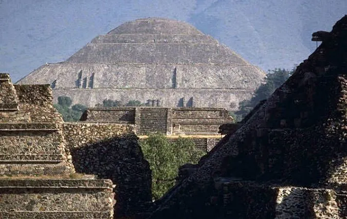 LA PIRAMIDE DEL SOL, DE LA LUNA Y LA DE LA SERPIENTE EMPLUMADA. LA PIRAMIDE DEL SOL, DE LA LUNA Y LA DE LA SERPIENTE EMPLUMADA.