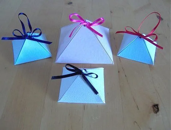 Pirámides de papel para sorpresas - Guía de MANUALIDADES Pirámides de papel para sorpresas - Guía de MANUALIDADES