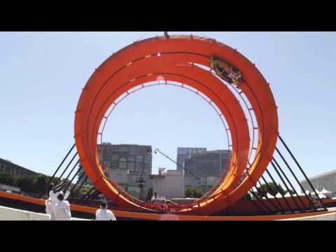 La pista de Hot Wheels de tamaño real - YouTube La pista de Hot Wheels de tamaño real - YouTube