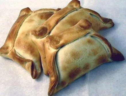 Una Pizca de Pasión por la Cocina: La Típica Empanada Chilena