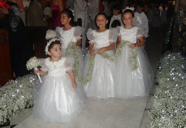 ... niñas... no estoy segura de los niños, muy medievales para mi gusto ... niñas... no estoy segura de los niños, muy medievales para mi gusto
