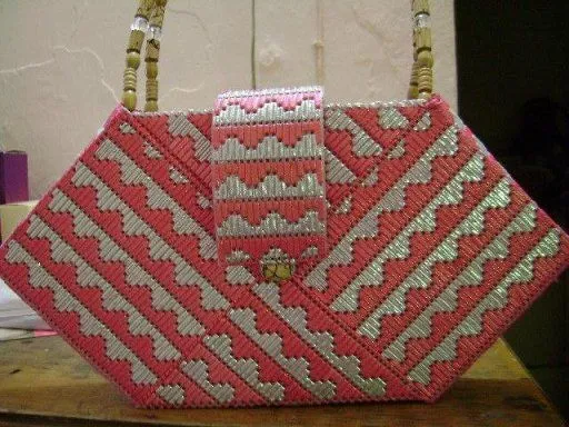 PLASTIC CANVAS (pág. 34) | Aprender manualidades es facilisimo.com