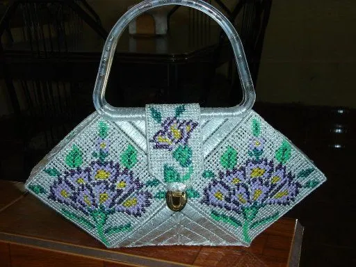 Idea para bolsa en plastic canvas y rafia 1/2 | Plastic Canvas ... Idea para bolsa en plastic canvas y rafia 1/2 | Plastic Canvas ...