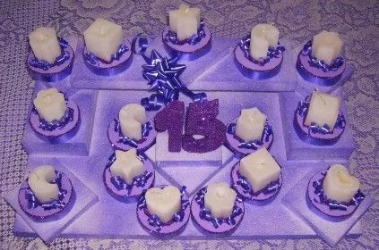 Tanto la plataforma para colocar las velas como las bases individuales ... Tanto la plataforma para colocar las velas como las bases individuales ...