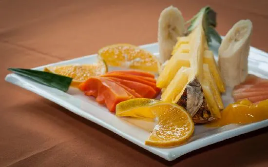 Plato de frutas - Picture of H&amp;B Lodge and Restaurant, Tambor ...