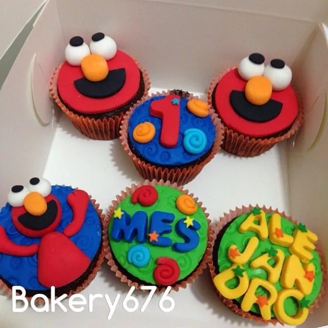 Plaza sésamo / sesame street cupcakes Bakery 676 Elmo | Pasteles y ...