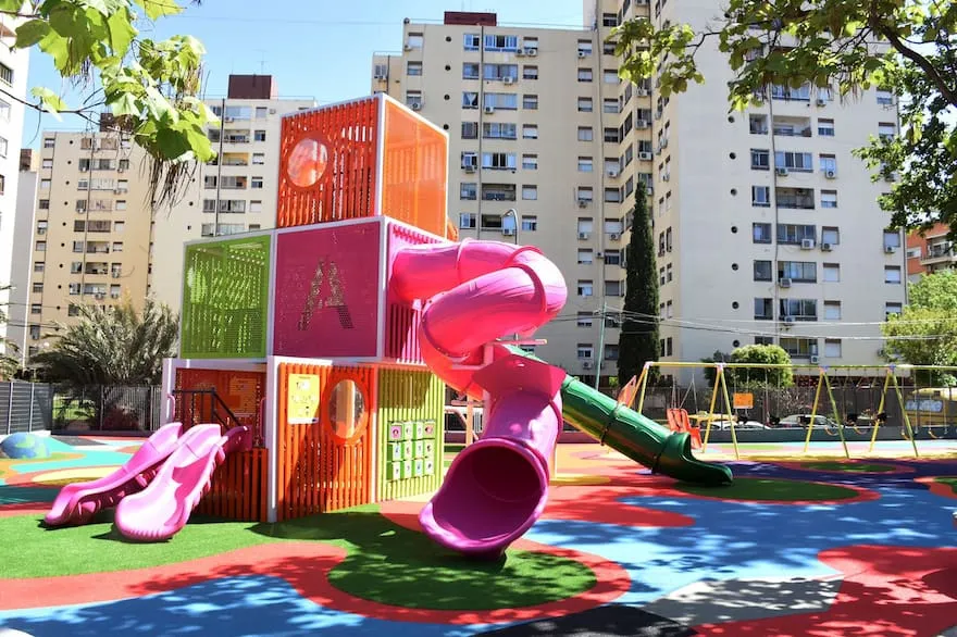 Cómo y cuáles son las plazas adaptadas para personas con autismo - LA NACION Cómo y cuáles son las plazas adaptadas para personas con autismo - LA NACION
