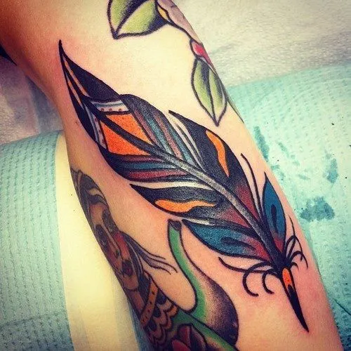 Pluma de colores - Tatuajes para Mujeres