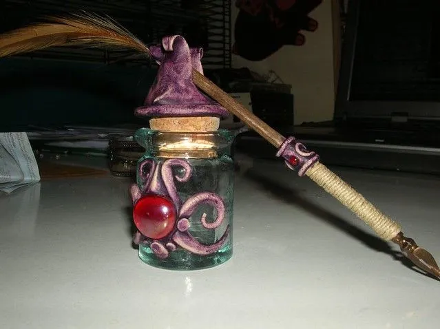 pluma y tintero una de las adquisiciones en la feria de teruel esta ...
