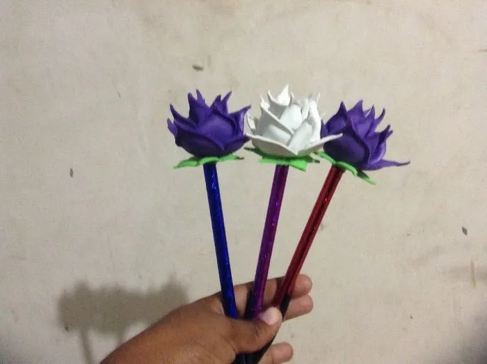 Como decorar plumas con flores de fomi - Imagui Como decorar plumas con flores de fomi - Imagui