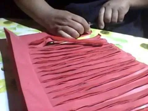 como hacer un plumero facil con papel de volantin - YouTube como hacer un plumero facil con papel de volantin - YouTube