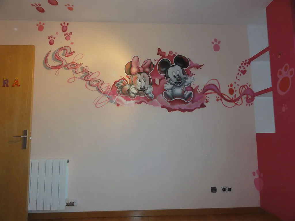 minnie mouse bebe y mickey mouse bebe plano general de