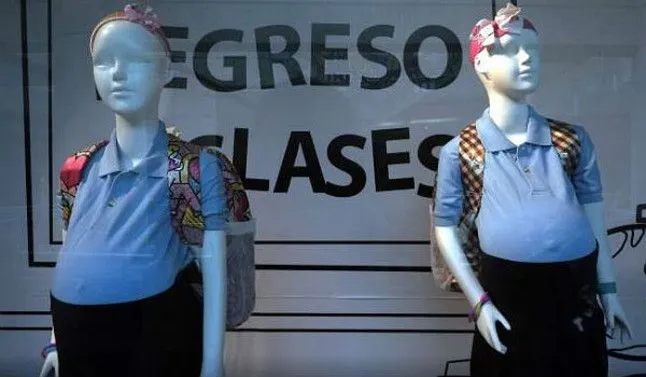 Polémica por una campaña con maniquís de niñas embarazadas en Caracas