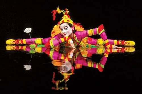 Una polilla alrededor de la luz: Circo del Sol - Cirque du Soleil Una polilla alrededor de la luz: Circo del Sol - Cirque du Soleil