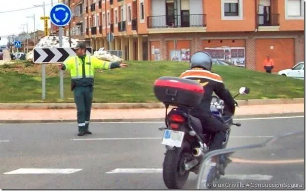 PoluxCriville-Va_Conchi_Ares-conduccion-segura-moto-prioridad ...