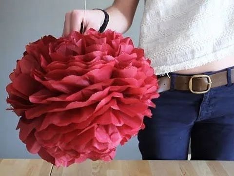 Cómo hacer un pompón de papel seda - YouTube Cómo hacer un pompón de papel seda - YouTube