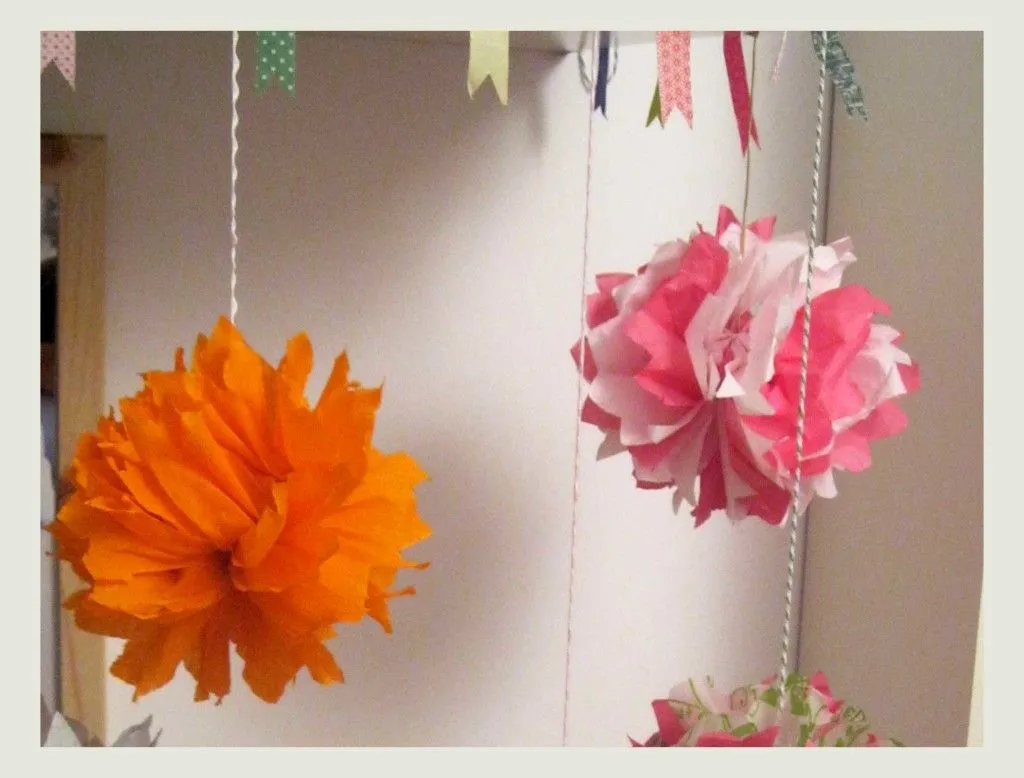 Pompones de papel | El Balcón de Mateo