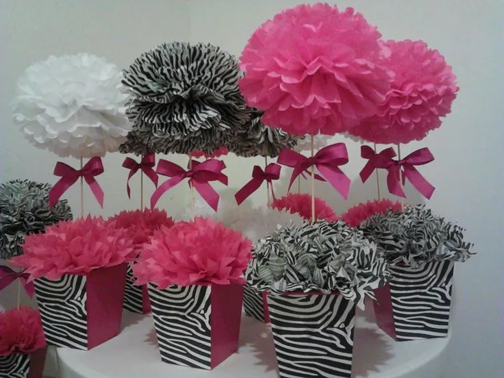 Pompones de papel seda on Pinterest | Mesas, Princess Sofia and ...