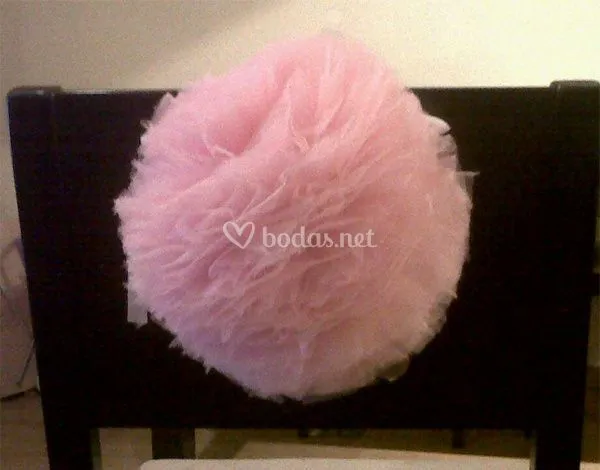 Pompones de tul para decorar tu boda