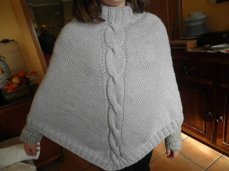 poncho de calceta con trenza central y aumento de 2 puntos en cada ... poncho de calceta con trenza central y aumento de 2 puntos en cada ...