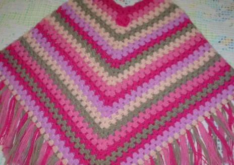 Poncho de ganchillo | Ganchillo | El taller de Dalia | Bordalia ... Poncho de ganchillo | Ganchillo | El taller de Dalia | Bordalia ...