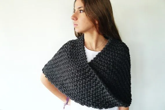 Poncho de lana para mujer. Cuellos originales hechos a por KEENbyAM