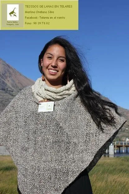 Poncho de lana natural matizada con cuello tejido a palillo con ... Poncho de lana natural matizada con cuello tejido a palillo con ...