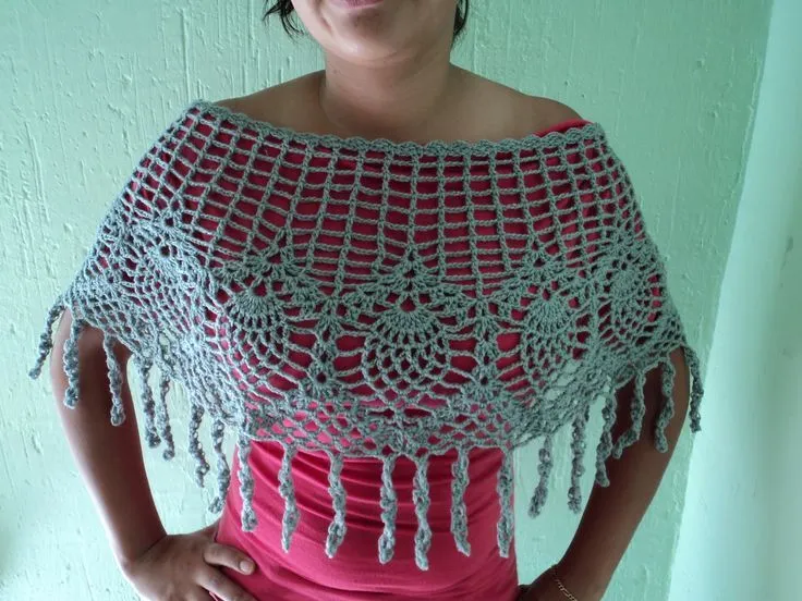 Poncho tejido a crochet con piñas. | Comida | Pinterest | Tejido ...