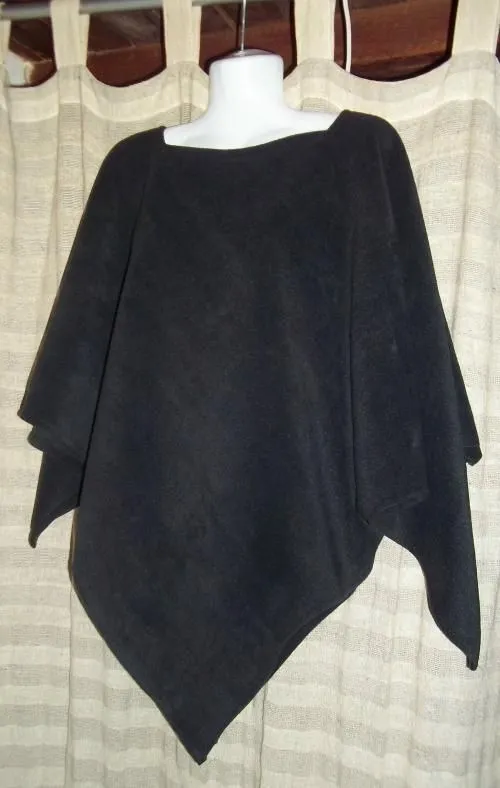 Ponchos en tela polar. por mayor y menor. $ 200 - Montevideo ... Ponchos en tela polar. por mayor y menor. $ 200 - Montevideo ...