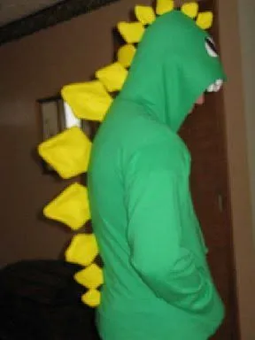 Si no sabes que ponerte, mira esa idea de disfraz de dinosaurio. Si no sabes que ponerte, mira esa idea de disfraz de dinosaurio.