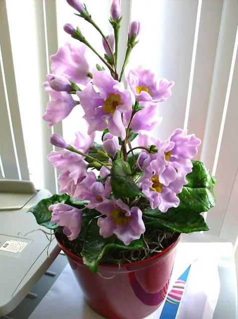 PORCELANA FRIA Trynys design: Planta con flores hecha con ...