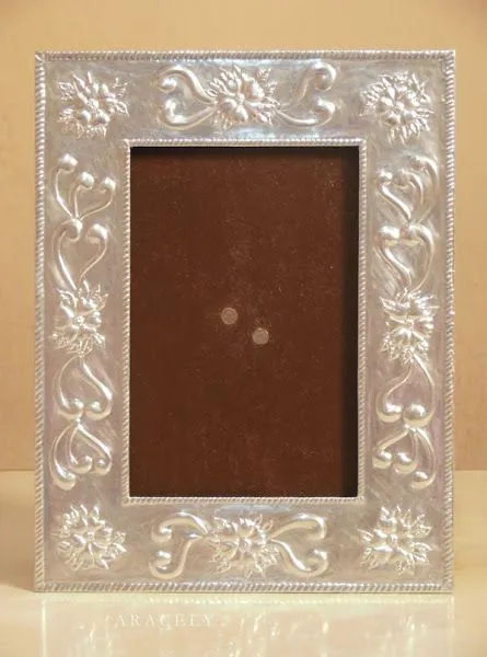 Portaretrato repujado en lamina - Imagui