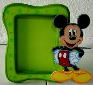 MIS TABLAS: PORTARETRATOS Y CUADRO DE MICKEY Y MINNIE MOUSE