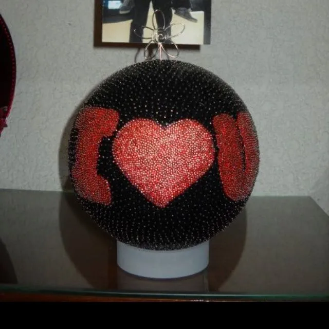 Portarretratos de amor!! Con una bola de unicel, alfileres ...