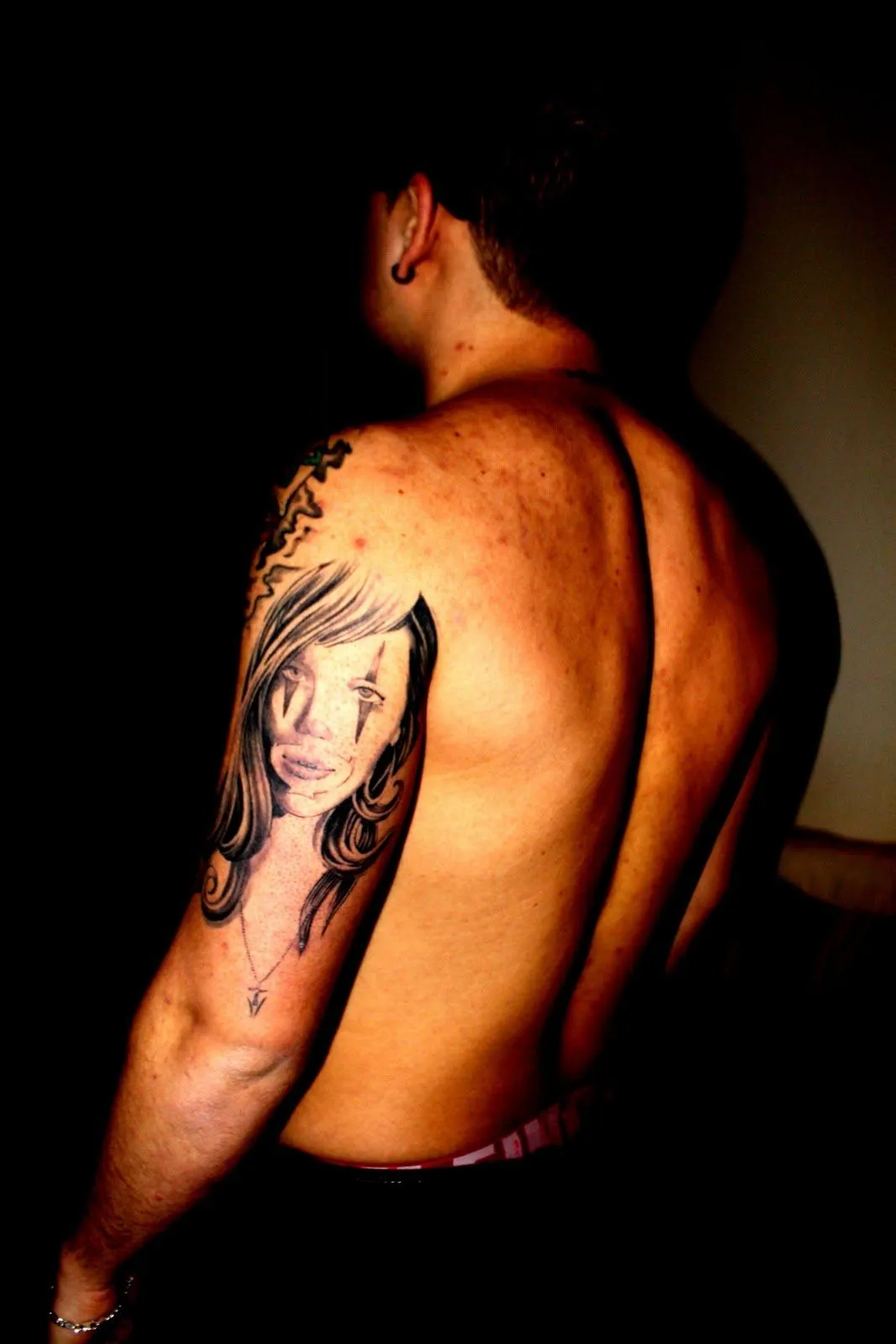 ... portrait tattoo on process - Chicano processo de tatuagem retrato ... portrait tattoo on process - Chicano processo de tatuagem retrato