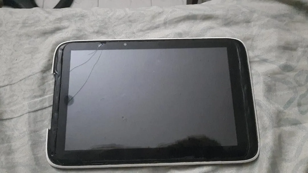 Post de apreciación para mi tablet canaima, el cual hoy se apagó para nunca  más encender. 2016-2022. 6 años de grandes servicios hicieron de mis días  de estudio más plausible, cuando a