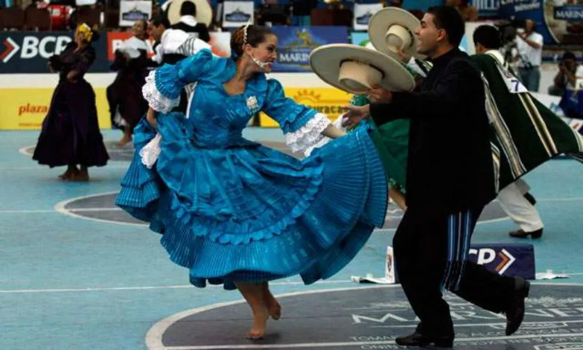 Post: Pañuelos en alto, que aquí está la Marinera Post: Pañuelos en alto, que aquí está la Marinera