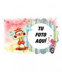 Postal con fondo rosa y ambientada en un circo. aparecen payasos y los ... Postal con fondo rosa y ambientada en un circo. aparecen payasos y los ...