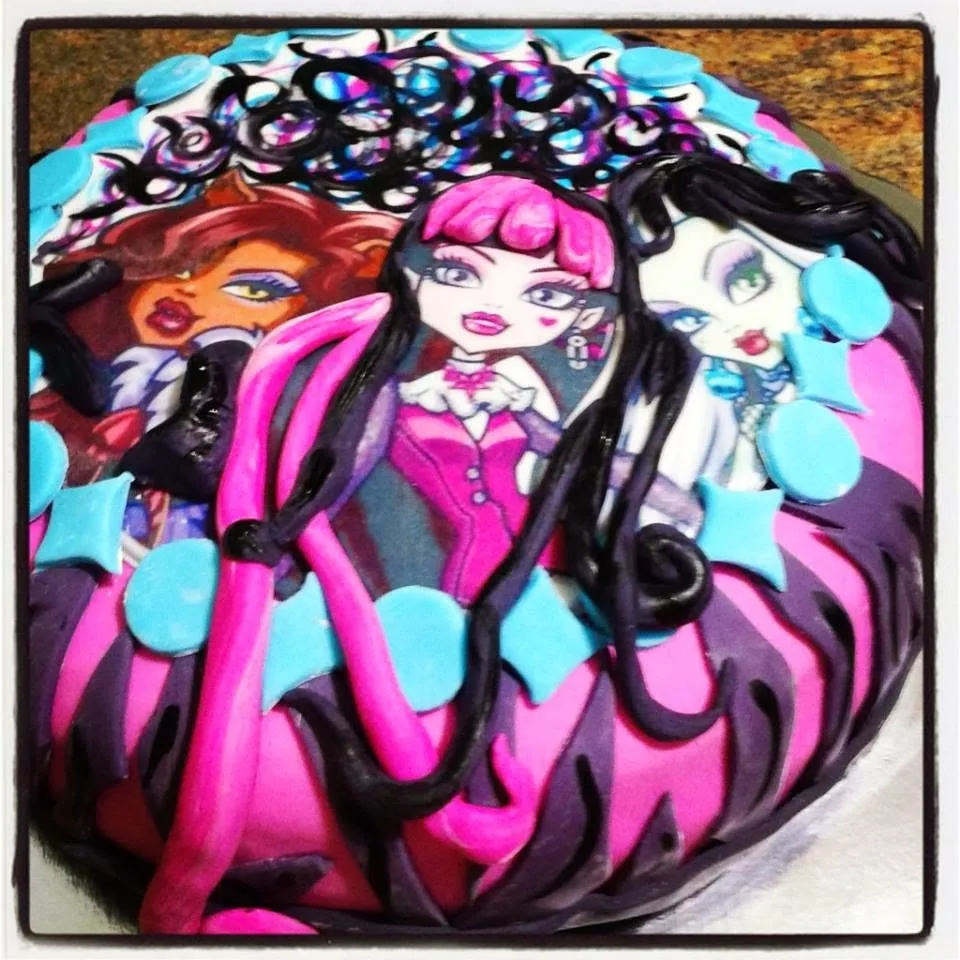 postresandcakesbylu: Torta y Gelatina Monster High